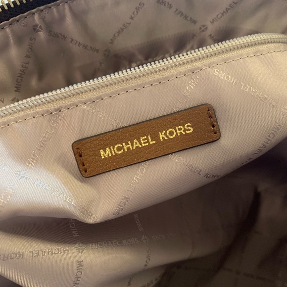 Michael Kors Large Zip-Top Bag, Never Used - Picture 8 of 14